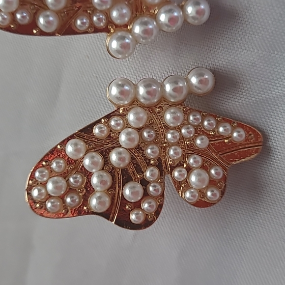 Butterfly 🦋 Earrings - Picture 3 of 4